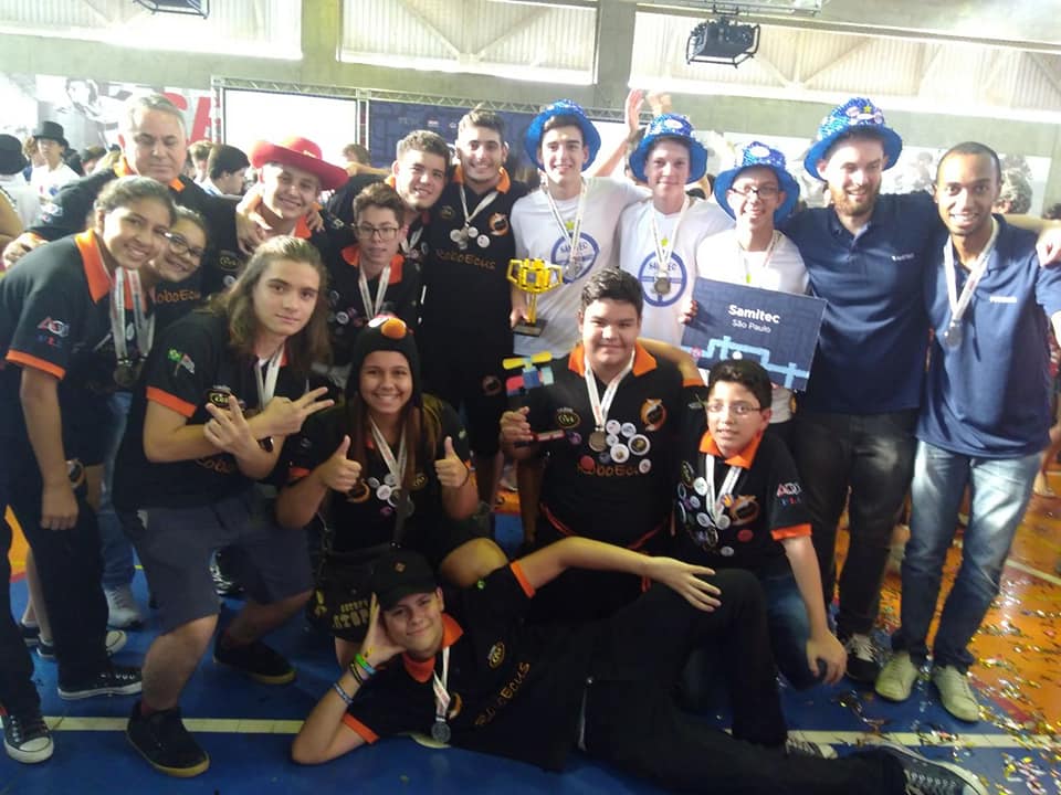 Trofeu1ºlugar em programacao regional 2018___Junto com equipe 3lugar.jpg